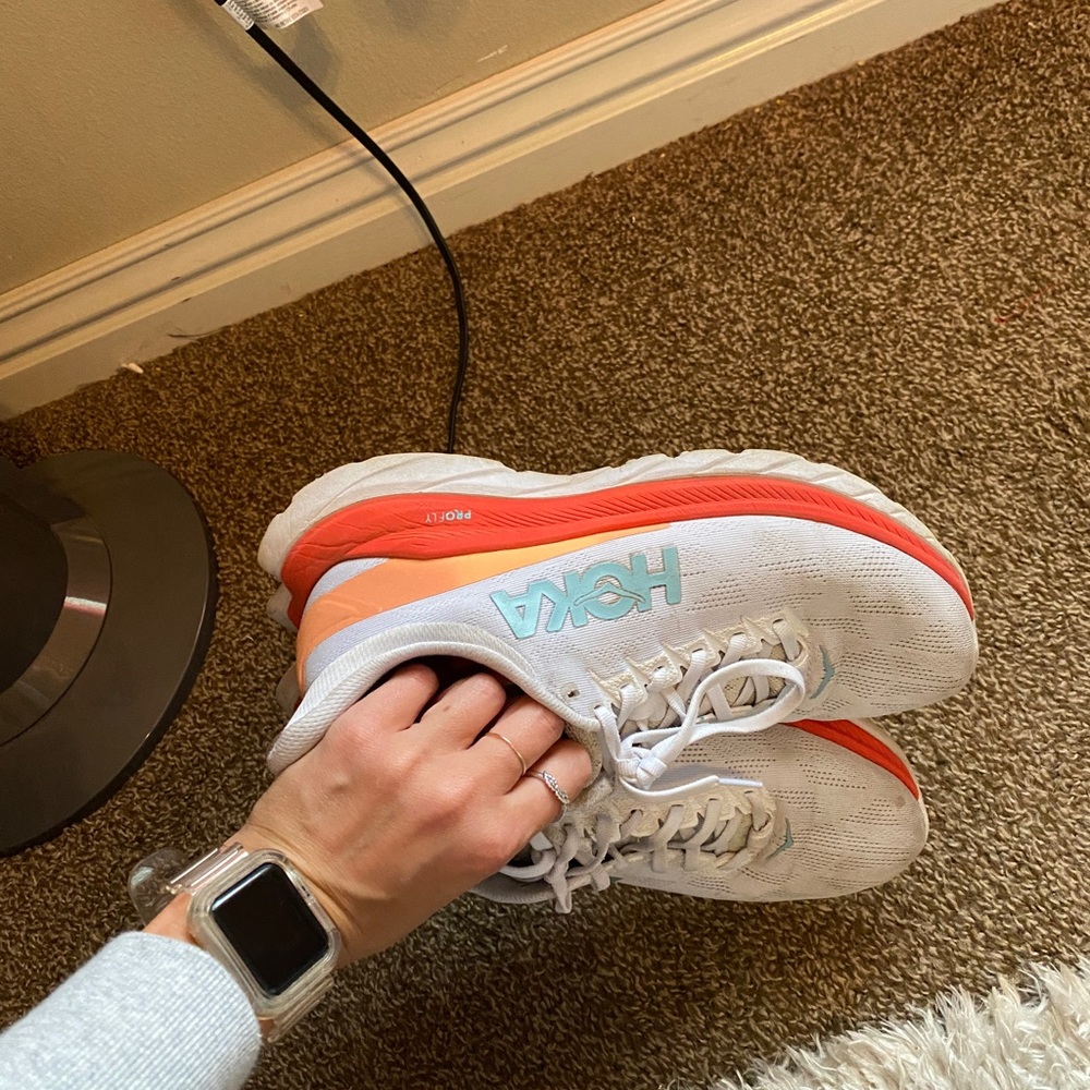 Hokas